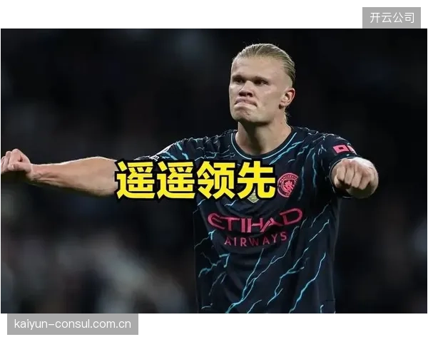 哈兰德再度统治英超锋线,挪威中锋蝉联金靴奖悬念不大。 哈兰德再度统治英超锋线,挪威中锋蝉联金靴奖悬念不大。